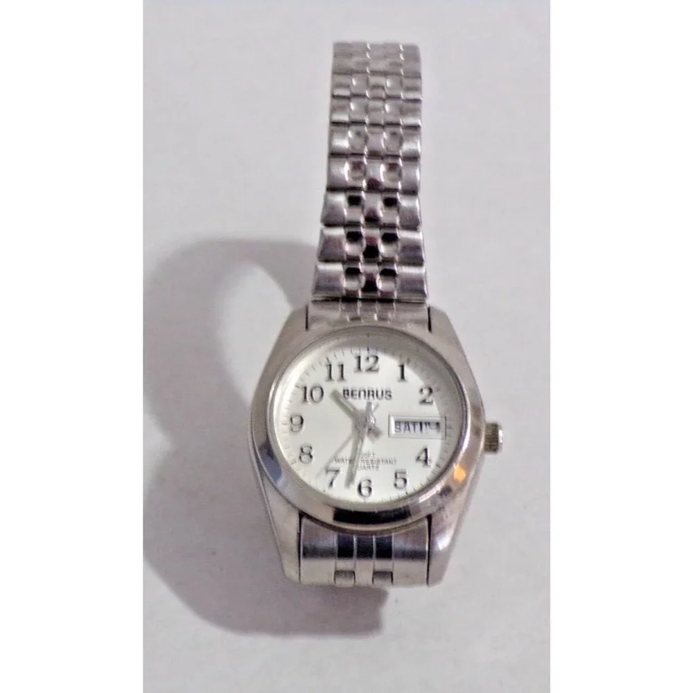 Vintage Benrus Women's Wristwatch Not‎ Water Resistance Date Silver Stretch Band